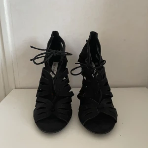 Klackskor  - Storlek 38 Kan knytas hur man vill