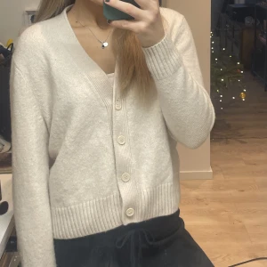 Kofta, COS, strl S - Kofta från Cos, strl S! Fint skick men använder inte :(