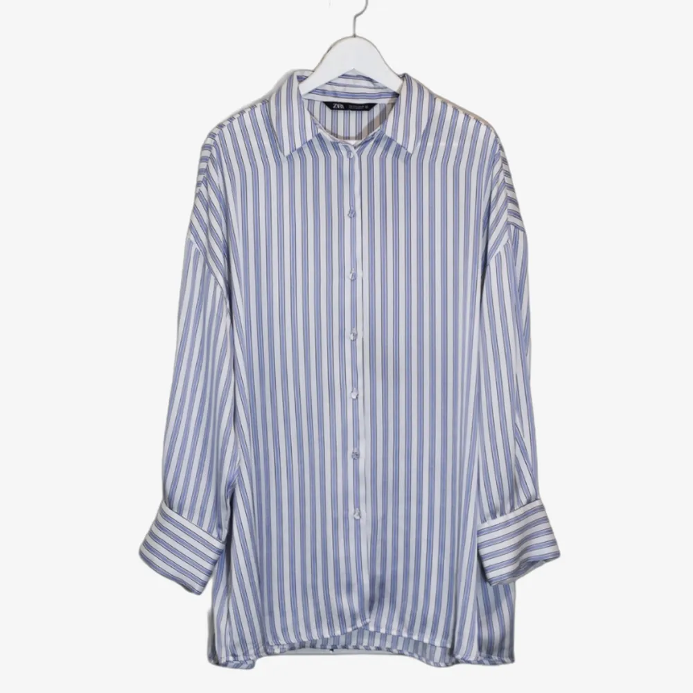 Skjorta från Zara storlek 40 fint skick. Skjortor.