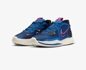 Basketskor  - Säljer mina Nike Kyrie Low 5 i storlek 38, använda några få träningar och en match. Märket i skon har slitits bort men annars är skorna i nyskick.  Köpta för 1300. Kan skickas med postnord eller mötas upp i Östersund, köparen står för frakten. 