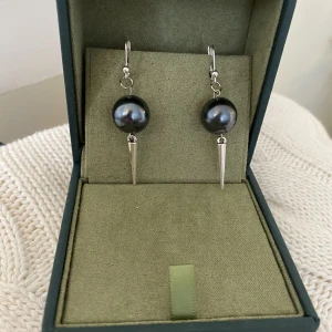 Handgjorda örhängen  - Såå fina örhängen som jag gör själv🥰❤️ 