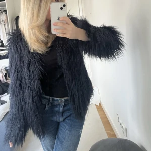 Pälsjacka - Såå snygg pälsjacka (fuskpäls)