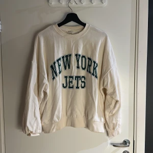 Sweatshirt med tryck - Bara att skriva om fler bilder eller mått önskas ☺️