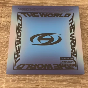 Ateez THE WORLD EP.1 album - Hej! säljer detta ateez album pga förlorat intresse! allt följer med🫶🏼