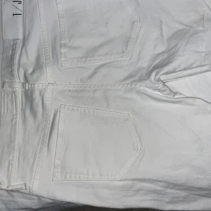 Tiger of Sweden 32/32 - Använda 2-3 gånger skick 9.5/10 behöver bara tvättas. Sitter inte så bra på 32/32 rätt så tighta, har du mindre storlek så sitter dom bra.