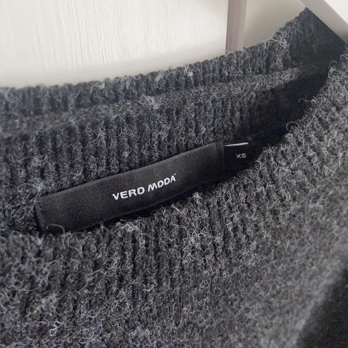 Grå stickad tröja - 91