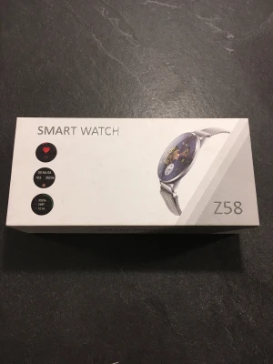 Smart watch  - Jag säljer smart watch. Har aldrig anvends. Den fungerar bra. Jag vill sälja den snabbt.