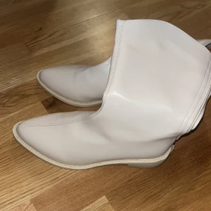 Boots dam - Stövlar dam helt nya har kartongen också. Köpte fel storlek och har ej orkat returnera 