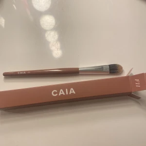 Caia concealer borste - Caia borste F11. Helt oanvänd.