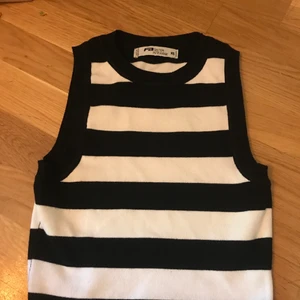 Stockholmsstil tröja⚡️💗 - En jätte fin randig tröja från new yorker Stockholmsstil tröja säljer för att kom aldrig till användning 💗