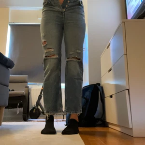 håliga jeans - jeans från zara som va försmå när ja beställde de använda en gång storlek 36 och de är för korta på mig som är 175