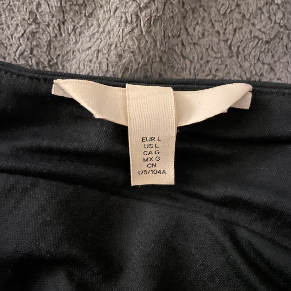 Svart top med öppenrygg - 91