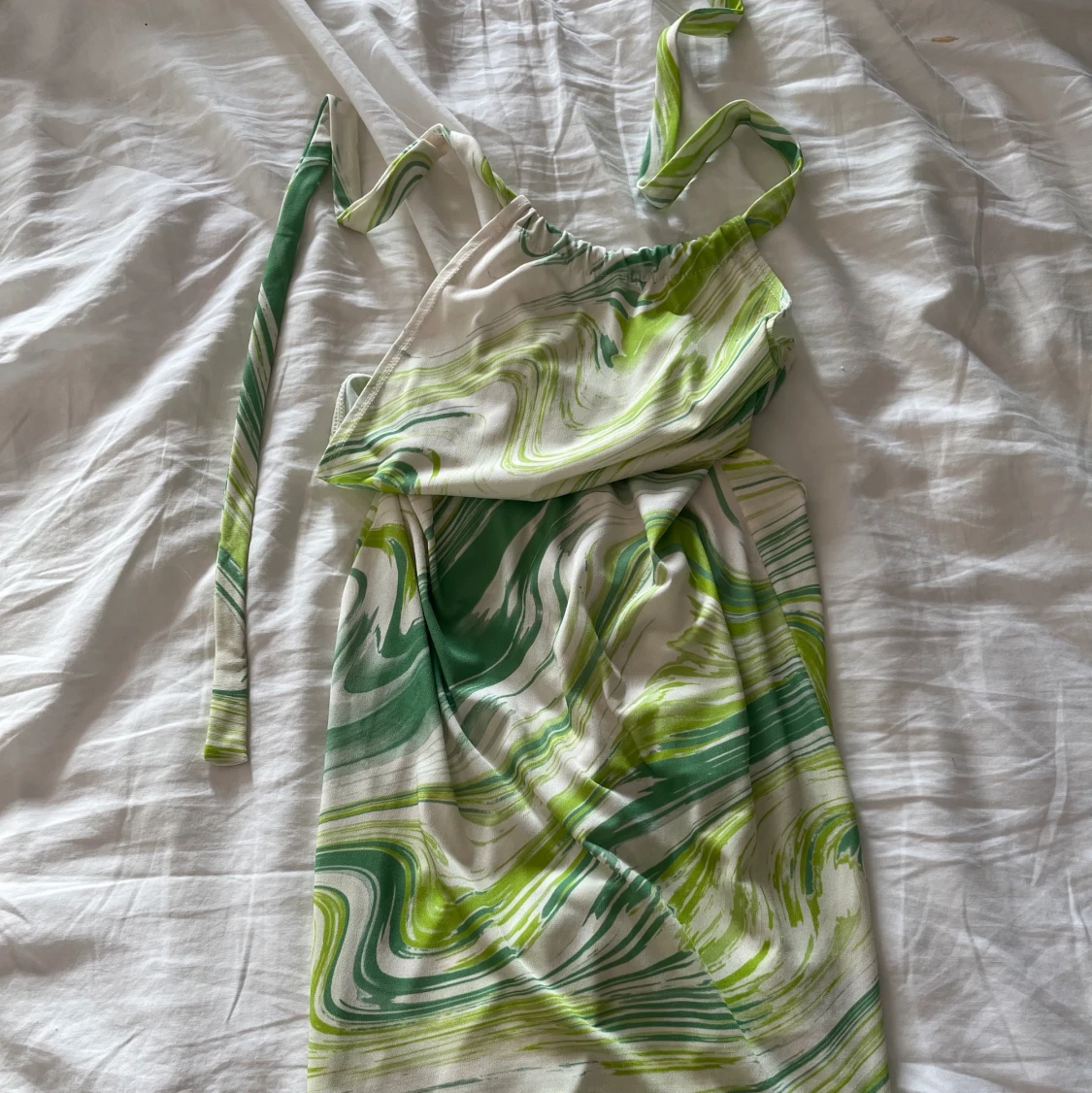 Klänning med låg rygg - 91