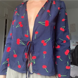 Realisation Par liknande topp - Topp som liknar den från realisation par. Men ej i Silk samt enbart liknande. Väldigt fin! 