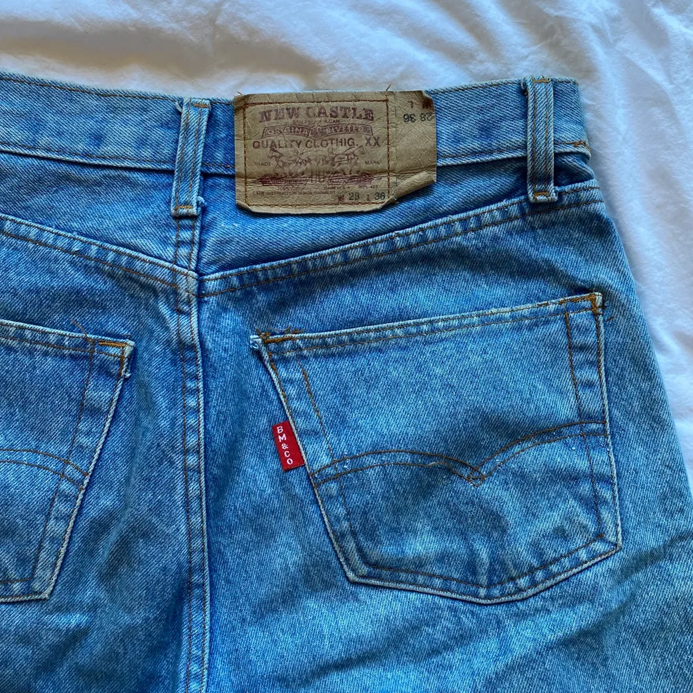 Newcastle bm&co jeans, straight leg, w28 L36. Lite fläckig vid basen av benen. Jeans & Byxor.