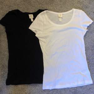 Två stycken basic t-shirts från H&M i storlek XS, helt nya aldrig använda💐100+frakt 