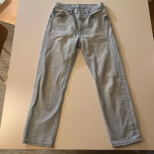 Lewis Jeans 501 - Säljer nu mina 501 då dom är för små. Skick 10/10 inget hål eller liknande. Strlk 12-13 år. Säljer dom för 350kr.