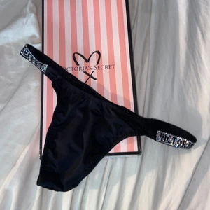 Victorias secret trosor - OANVÄNDA, inte ens testade Kostade 299 men glömt att jag hade dem och nu inte min stil längre.  Storlek S/M ❤️ 