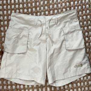 Säljer dessa snygga cargoliknande shorts som är mid-Rise.🩳