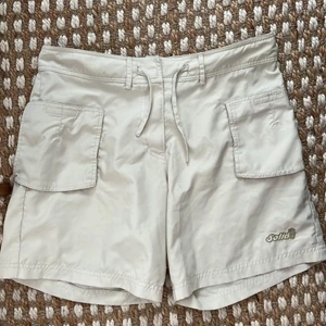 Ljusbeiga shorts - Säljer dessa snygga cargoliknande shorts som är mid-Rise.🩳