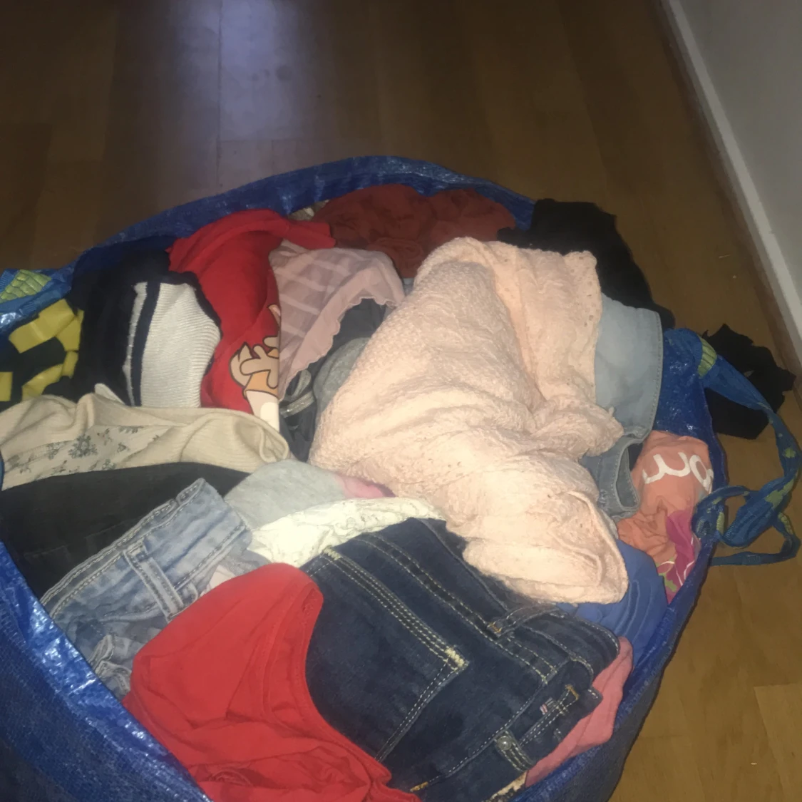 Säljer massor av tjejkläder