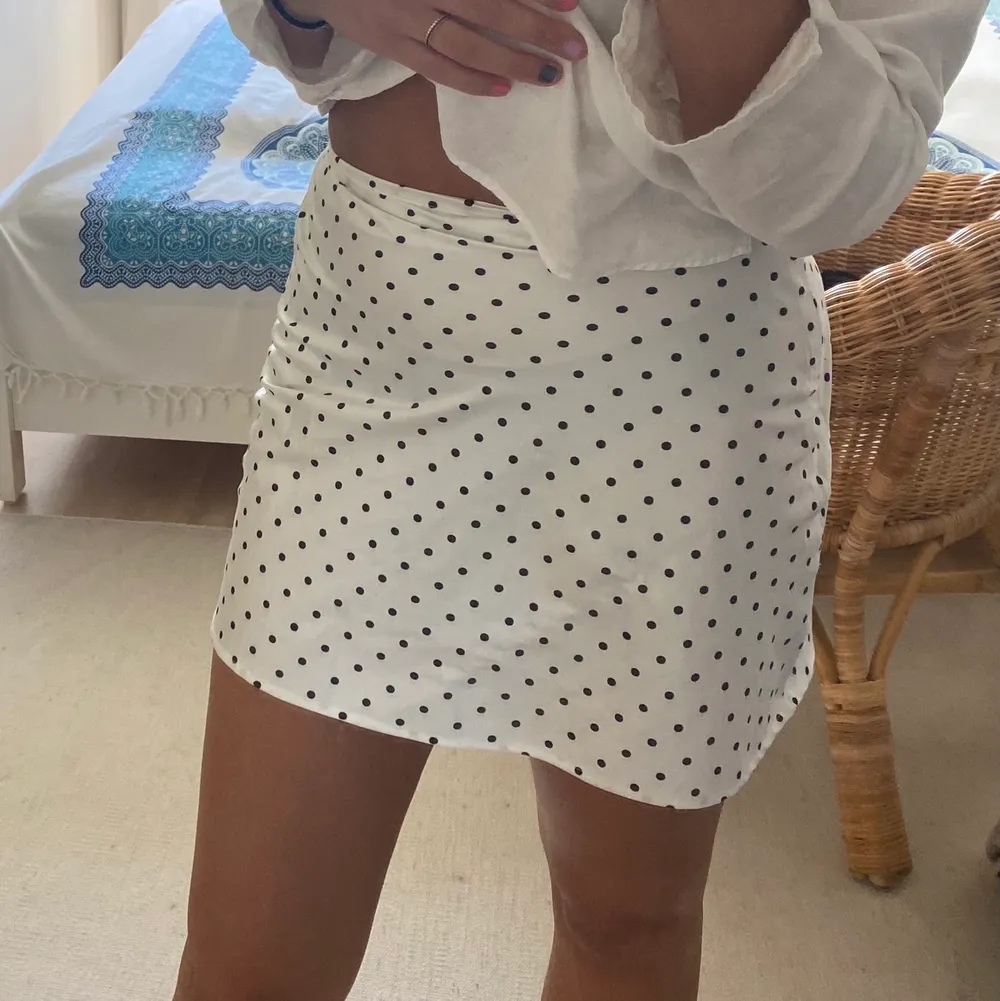 Supergullig kjol från Chiquelle!! Använd en del men fortfarande fint skick!! Köpt för 399( tror jag inte helt säker)❤️‍🩹 Köp direkt för 170 + frakt eller buda från 130❤️‍🩹❤️‍🩹. Kjolar.