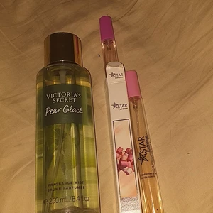 Parfymer  - Victoria Secreten e knappt använd 100 kr o dofterna på dom från star e rosa/jordgubbe 3 kr lila/marshmallow 
