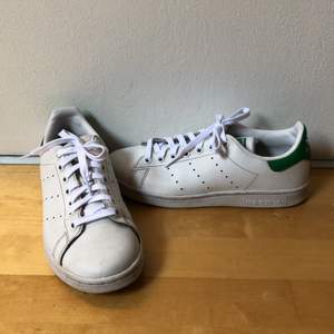 Adidas Stan Smith skor i fint skick. Skorna är i storlek 38💚