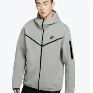Nike tech - Säljer denna kofta för 450 kr och koftan är ej använd. Koftan köptes 2022 i storlek S men passar M också. Köp gärna!