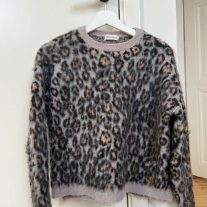 Tjocktröja Brownie  - En tjocktröja från Brownie, storlek xs-s! Sjukt mysig tröja perfekt för en kall höst 