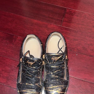 Giuseppe zanotti - Använda 3 gånger endast vid fest tillfällen