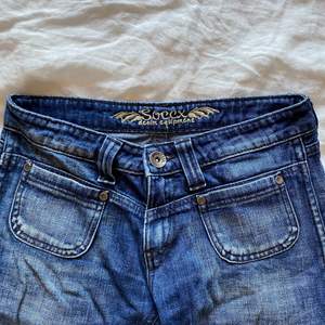 lågmidjade jeans från soccx! köpta på plick men i fint skick