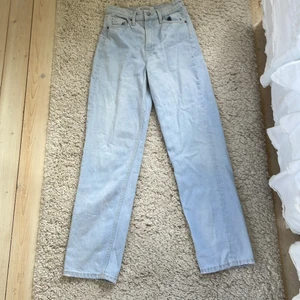 Jeans - Säljer dessa för att dom är för stora 💗