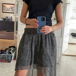 Kjol - Säljer denna superfina volangkjolen🥰🥰