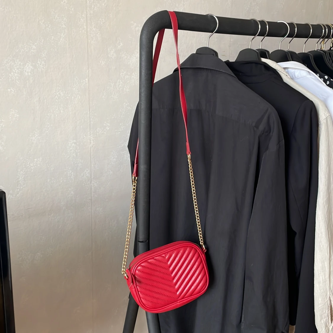 Röd handväska