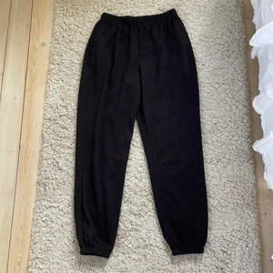 Mjukisbyxor - Säljer dessa för att dom inte kommer till användning och att dom är för stora 💗