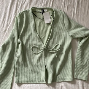 Kofta ifrån Hm  - Oanvänd kofta ifrån hm.