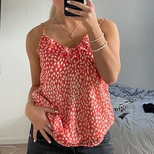 Vera Moda topp - Topp/blus från Vera Moda, köparen står för frakten på 49kr 