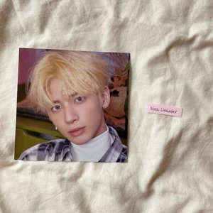 Taehyun post card - Taehyun blue hour post card (ver r). Säljer för 30kr + 13kr frakt.