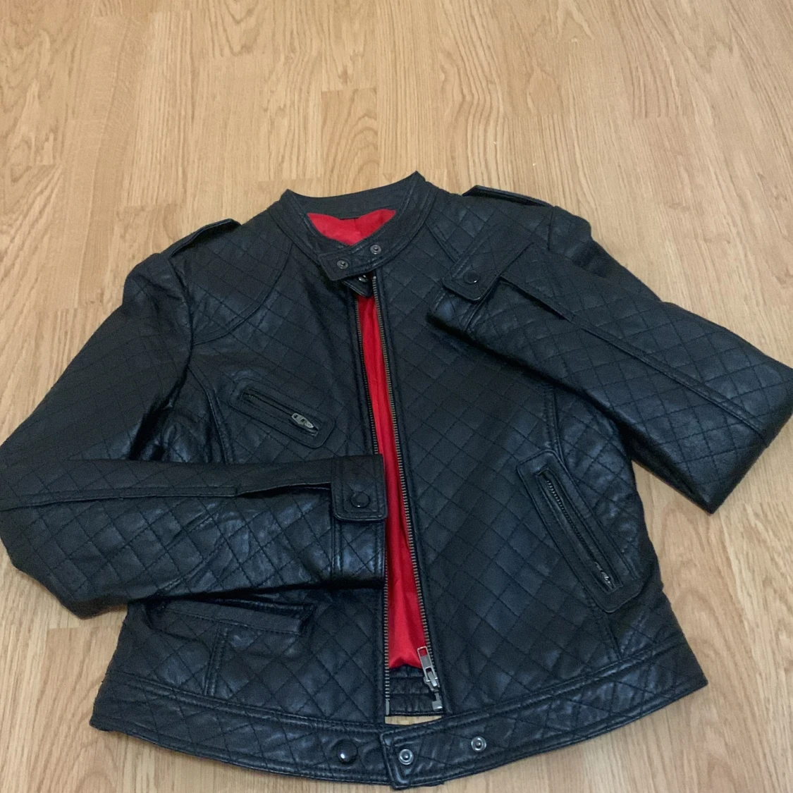 Skin jacka storlek 36 