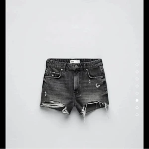 Shorts  - Super snygga och populära shorts från zara💕