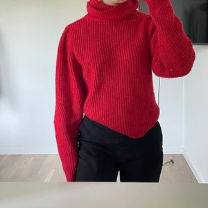 Röd stickad tröja - Stickad tröja från ginatricot, köparen står för frakten på 79kr🤍