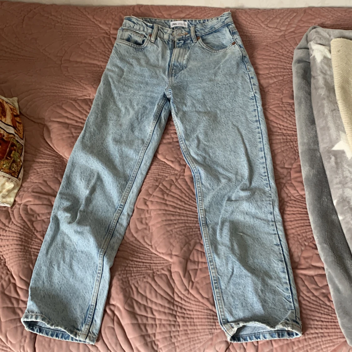 Zara jeans i storlek 36
