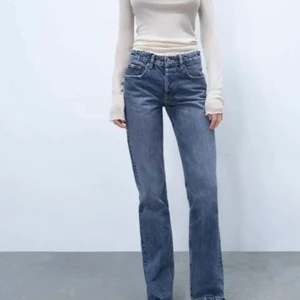 Zar Mid Rise  - Zara Mid Rise jeans i storlek 32. Skickar gärna fler bilder privat.❤️