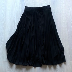 Svart långkjol  - Storlek S