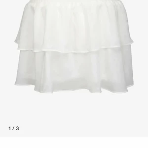 Volang kjol  - Säljer denna jättefina kjolen från Chelsea i nyskick!!! Skriv till mig privat för fler bilder💕