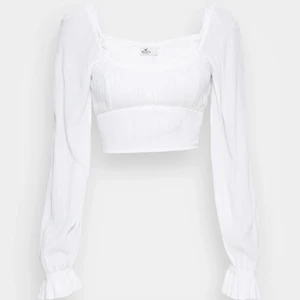 Vit blus från Hollister - Jättefin vit blus från Hollister, endast använd en gång. Nypris 379:-