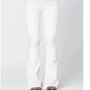 bootcut jeans - 😍