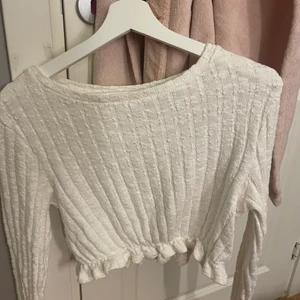 Jättegullig volang topp - Strl xs men passar mig som brukar ha S!! Super gullig men kommer inte till använing 🥰