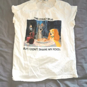 Disney Tröja  - Perfekta tröjan om man vill visa lite humor! "I don't share my food".... But I share my happiness! 😇